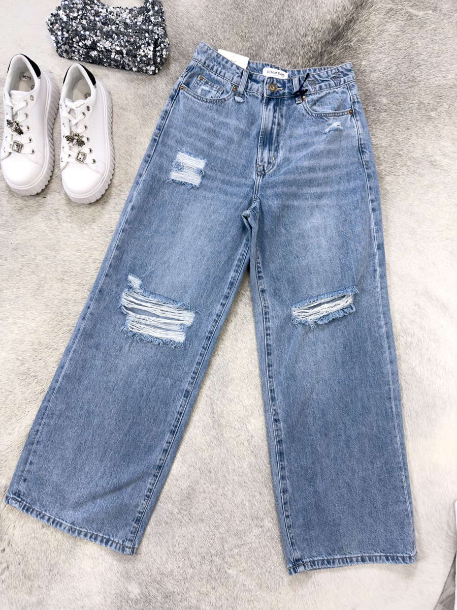 Jeansy boyfriend Luiz Wiya z modnymi przetarciami i wysokim stanem. Sprany denim, luz i styl w miejskim wydaniu.