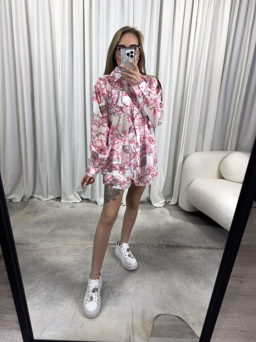 Komplet Tropical różowy – damski zestaw z koszulą oversize i szortami w tropikalny print w odcieniach różu