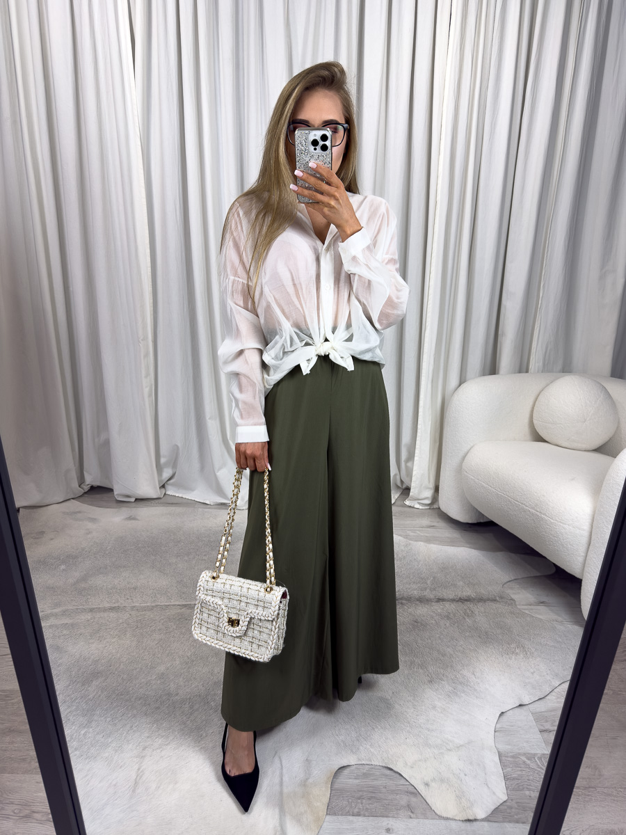 Koszula z lyocellu Basic kremowa. Klasyka w odświeżonej formie – naturalna tkanina, fason oversize i lekki połysk. Idealna na każdy dzień.