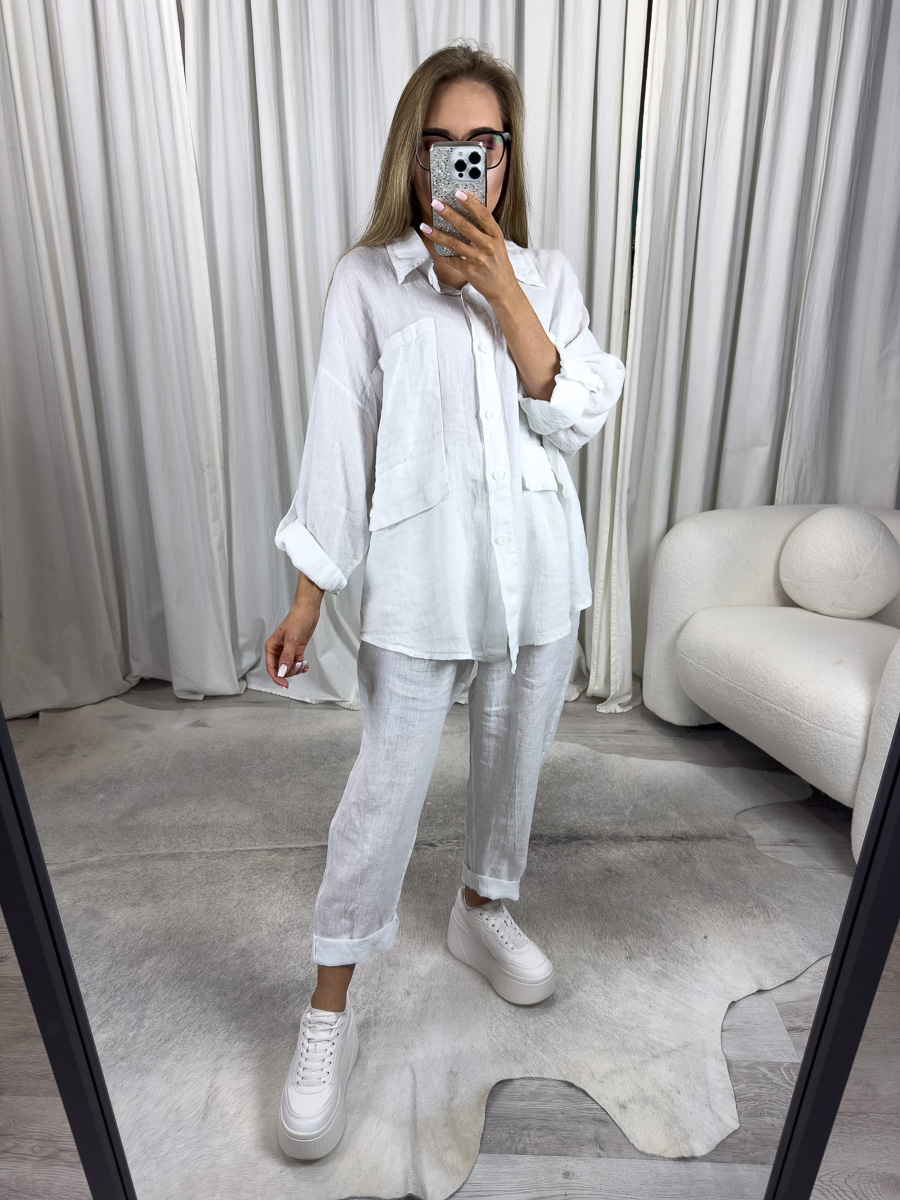 Lniana koszula Amber Wiya biała - przewiewna koszula oversize. Stylizacja z lnianymi spodniami w tym samym kolorze.