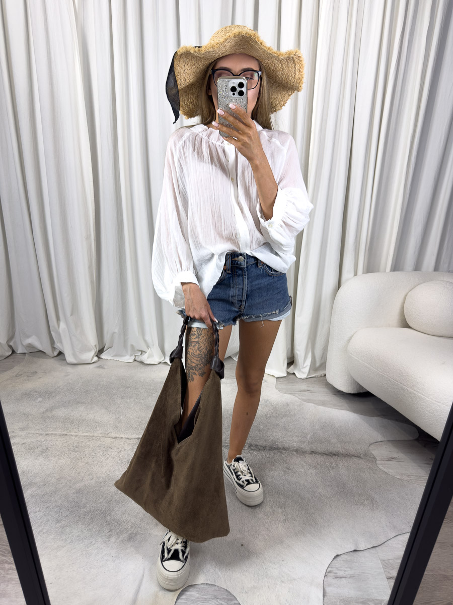 Zdjęcie produktowe sklepu internetowego z odzieżą damską – koszula muślinowa Voila Wiya