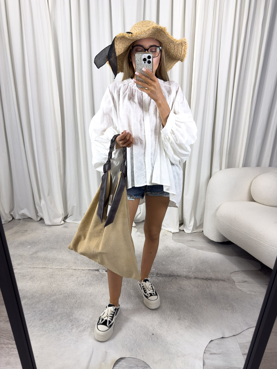 Zdjęcie produktowe sklepu internetowego z odzieżą damską – koszula Shape marki Wiya